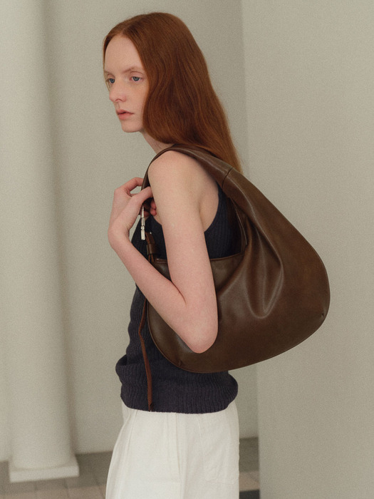 [단독]UNBALANCE HOBO BAG_brown