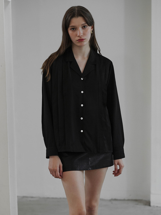 Open Collar Pleats Blouse [Black]