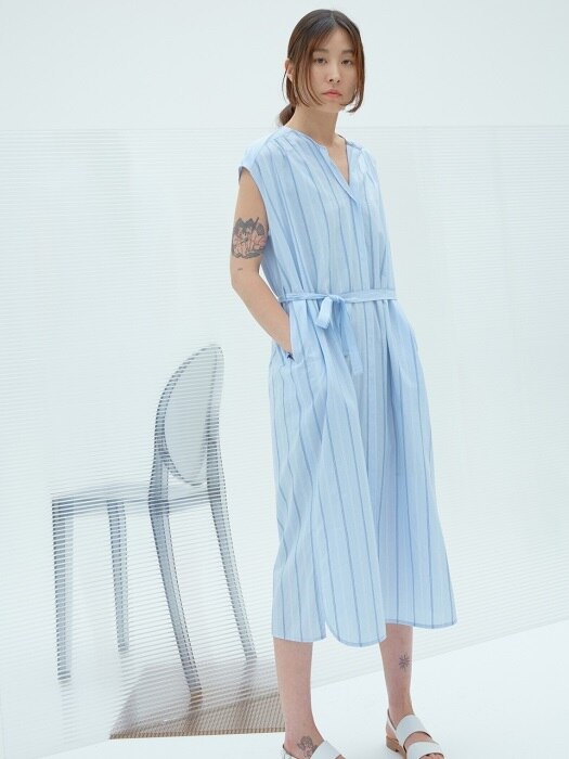 LIGHT BLUE STRIPE SLEEVELESS LONG DRESS