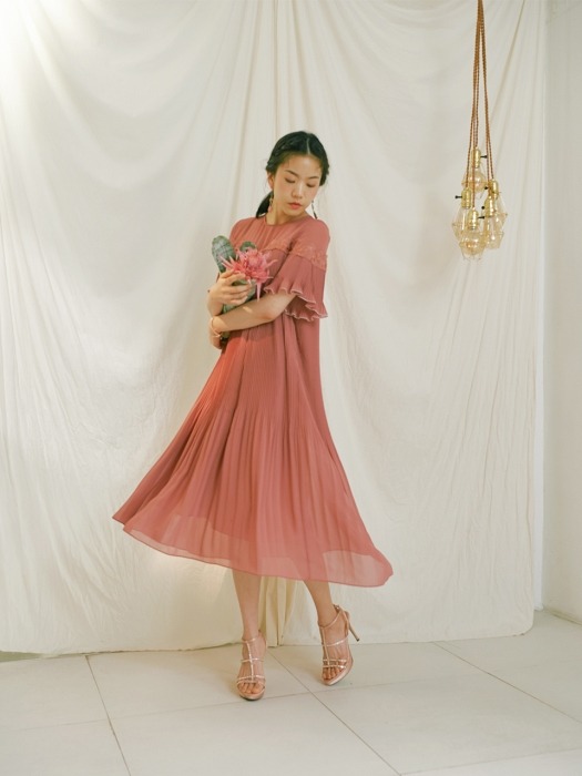 LACE POINT PLEATS LONG DRESS_ROSE PINK