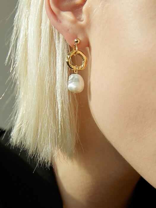 Gold Ring Pearl D Earring