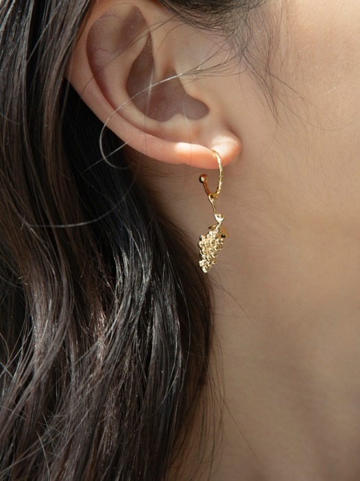 gold grape earrings