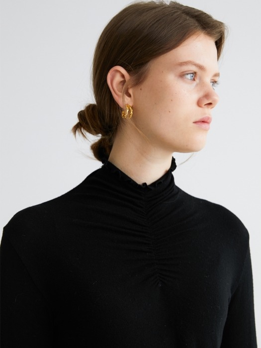 Wrinkle Turtleneck Tee-Black