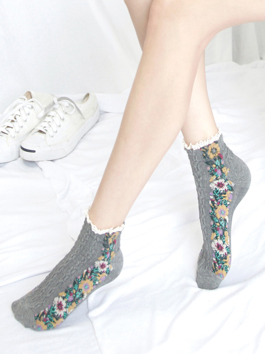 Retro Mood Floral Socks