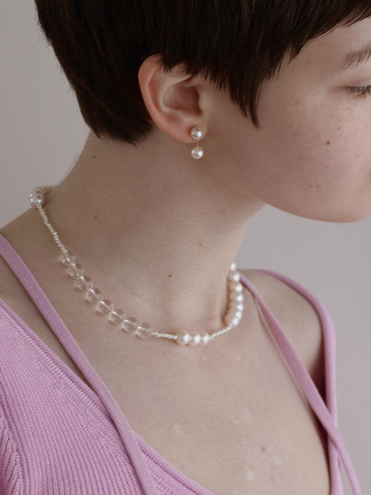 The pearl and crystal necklace