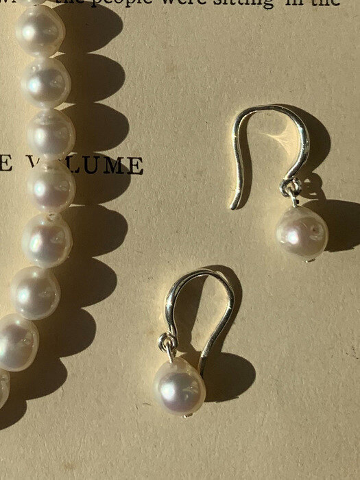 Monicas Mini Water Pearl Earrings _ 925silver