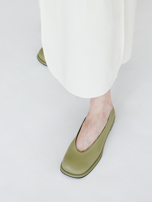 Lisa Flat Leather Sage Green