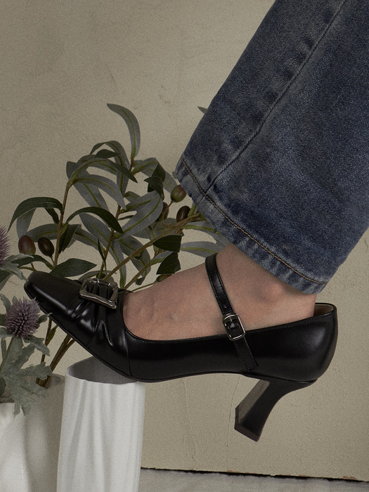 Crease pumps_BLACK