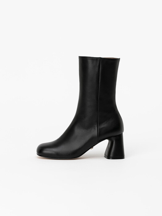 Gigue Boots in Black