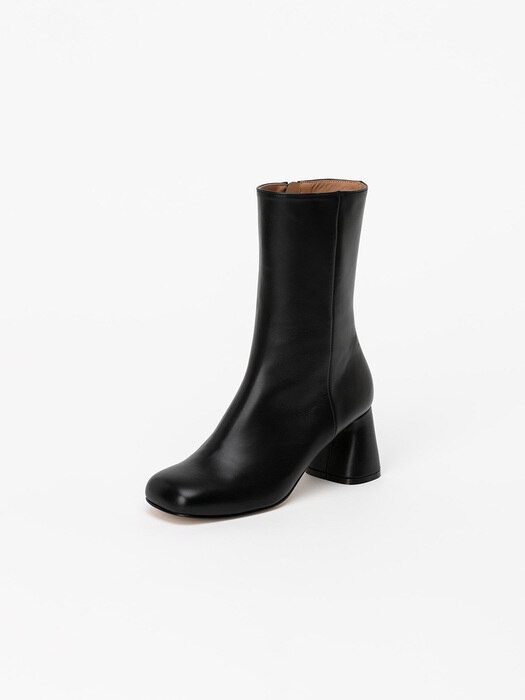 Gigue Boots in Black