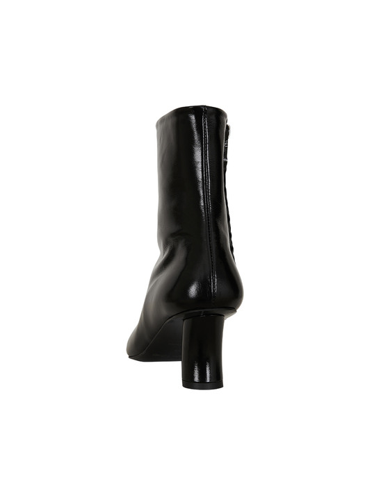 RO1-SH031 / Pointed Curvy Boots