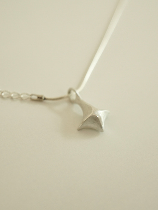 rs one pointed necklace