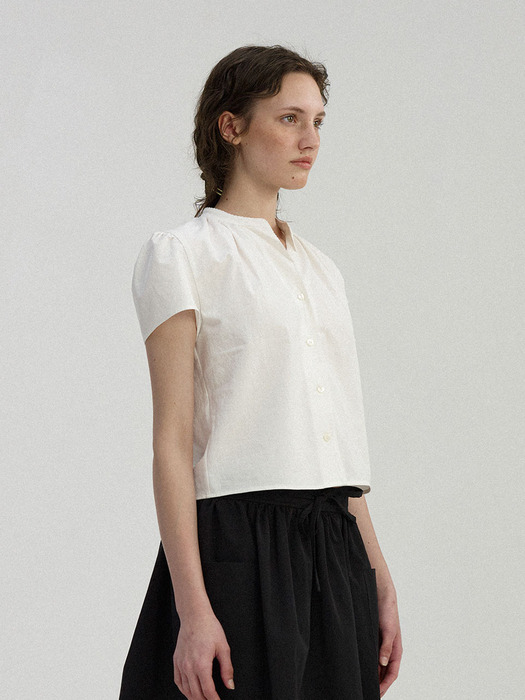 Pome puff sleeve shirt (White)