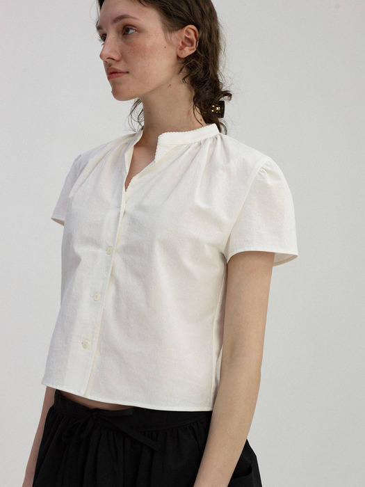 Pome puff sleeve shirt (White)
