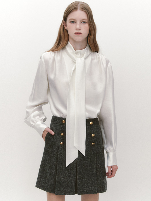 Tie-deco Shirring High-neck Blouse IVORY