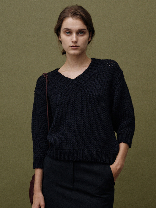 Wide v-neck sweater (Navy)