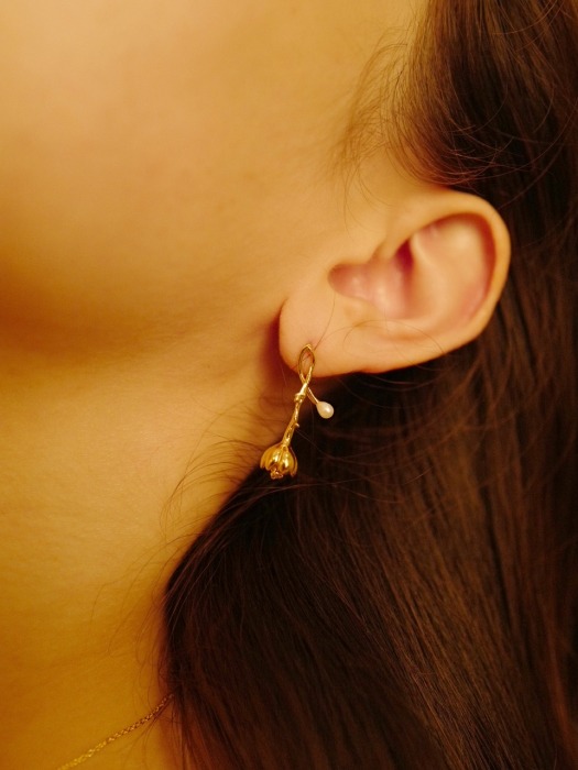 camellia mini drop earring