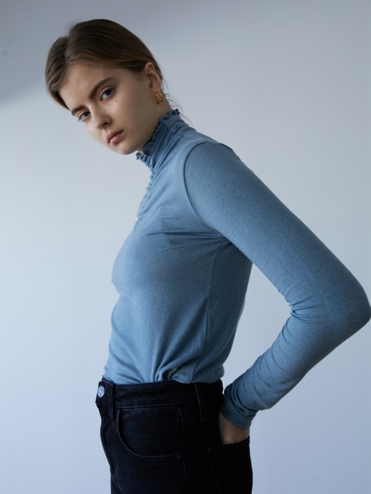 Wrinkle Turtleneck Tee-Sky Blue