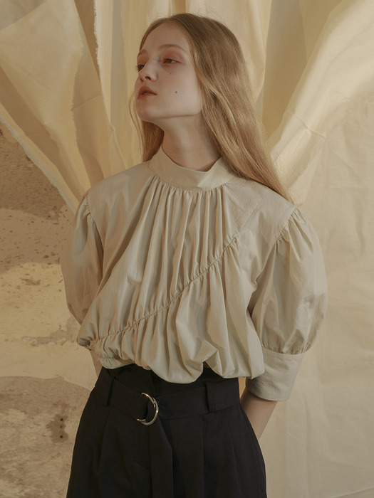 Back slit shirring blouse (ivory)