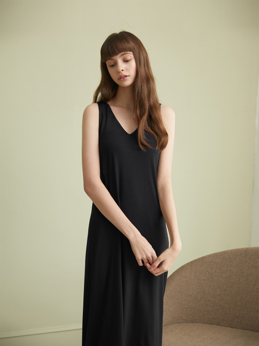 맥시 슬리브리스 드레스 - 블랙