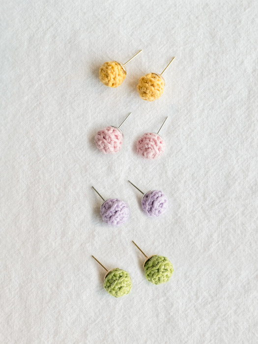 Pastel candy ball knit earring