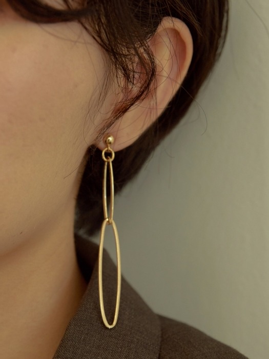 light chain earring-gold