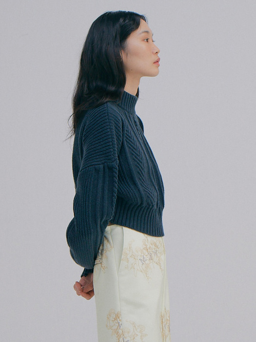 Short Cable Sweater Top_Charcoal