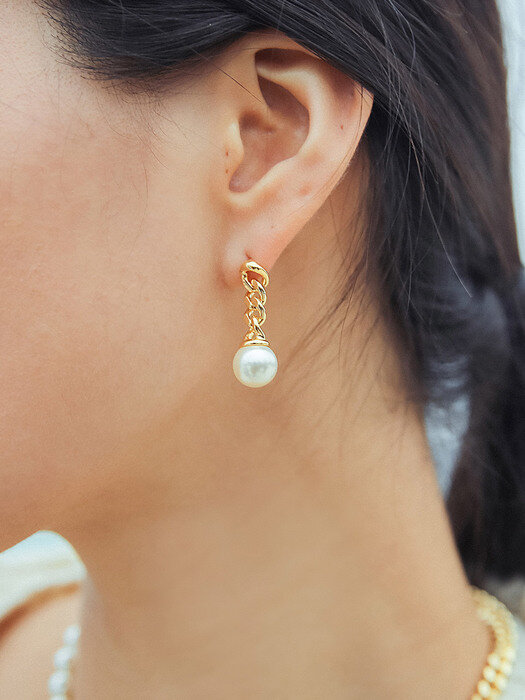 [단독]UNBALANCE PEARL drop SHORT EARRING GOLD