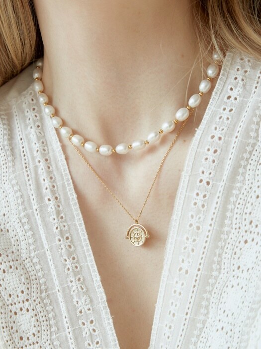 marine pearl necklace