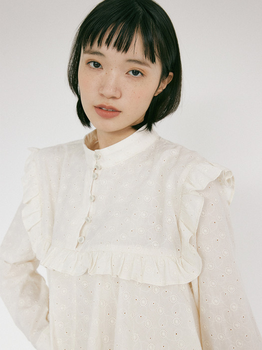 NUE SQUARE FRILL DETAIL BLOUSE CREAM