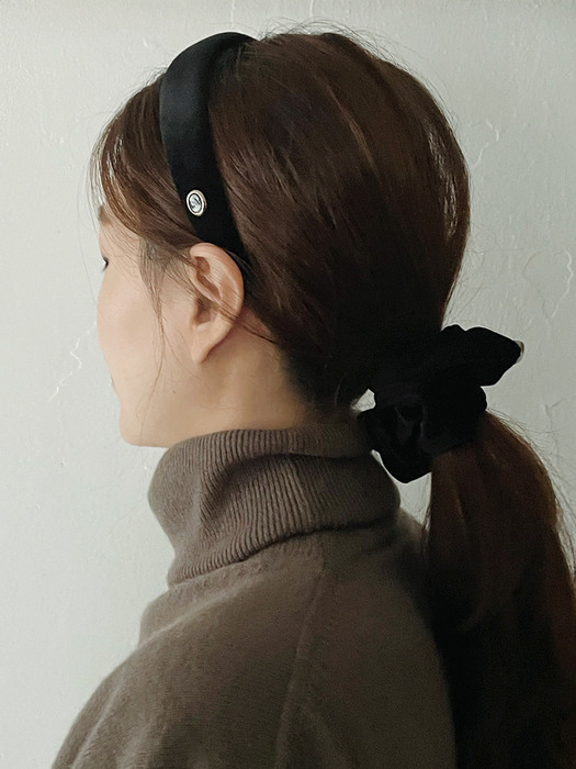 Vintage Mood Cameo Velvet HairBand [Black]