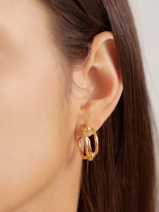 마릴린 EBL 훕 귀걸이 (Marilyn EBL Hoop Earrings)