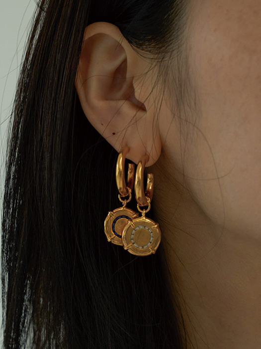 Medal single earring (gold)