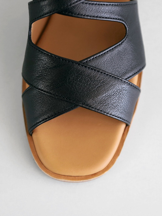 Leather Crossover Sandals . Black