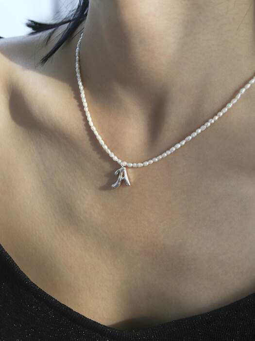 melting Initial pearl necklace silver