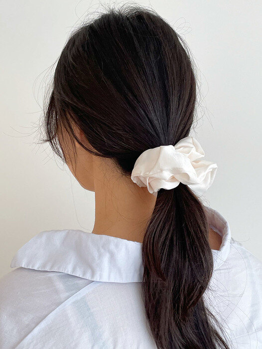 oar Glossy Satin Scrunchies [Ivory]