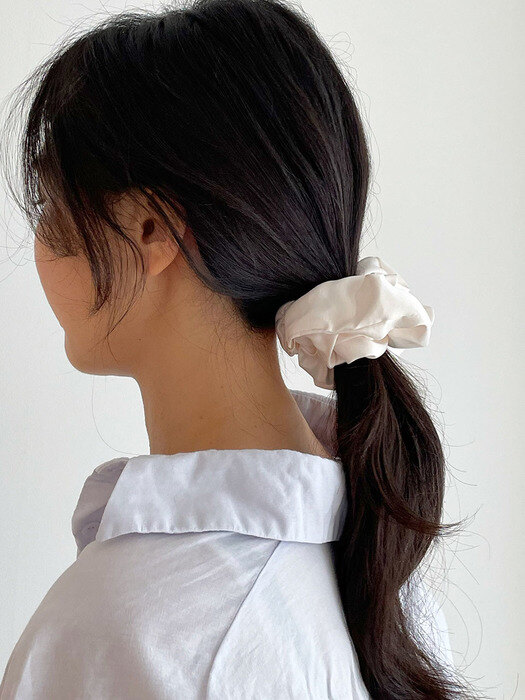 oar Glossy Satin Scrunchies [Ivory]