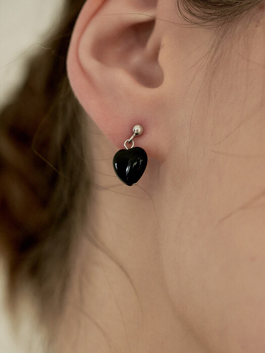 Black Heart Pendant Earring (Onyx)