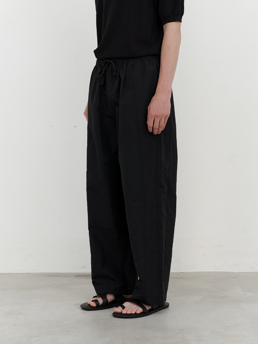 Twisted curved roll-up pants (black)