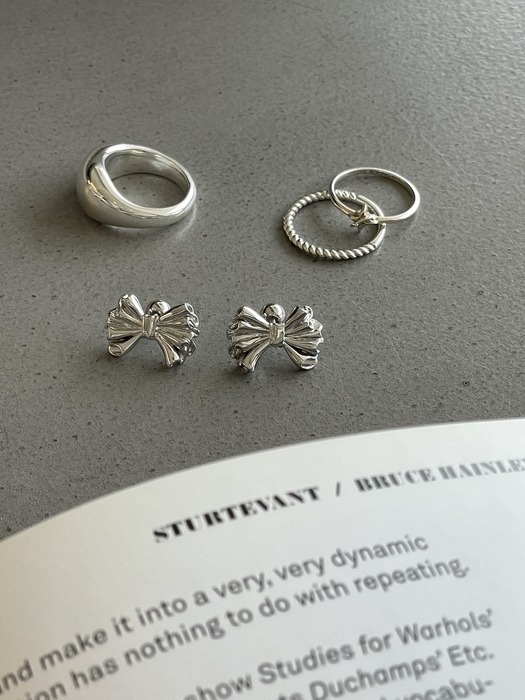 ribbone silver earrings