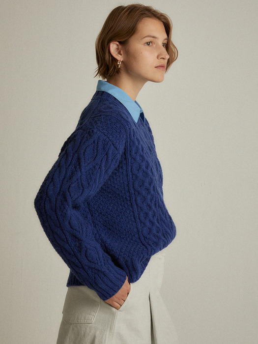 Cable knit sweater (cobalt blue)