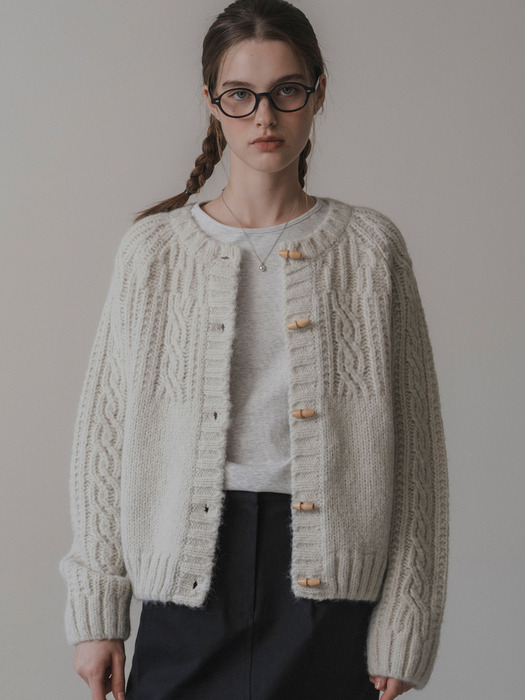 Duffle cable cardigan (snow)