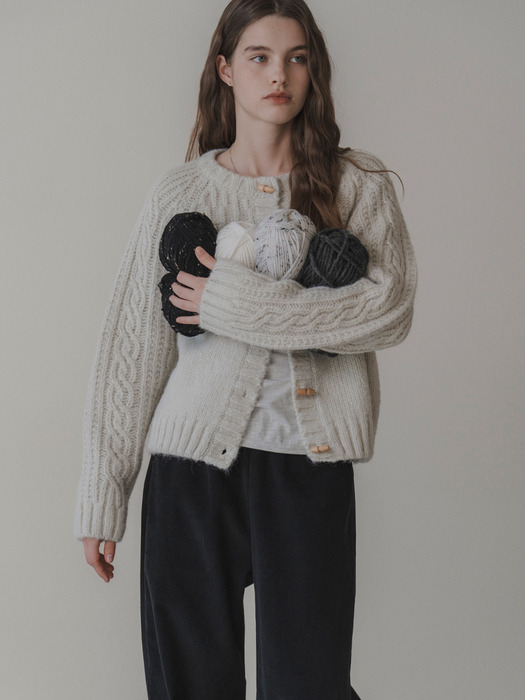 Duffle cable cardigan (snow)