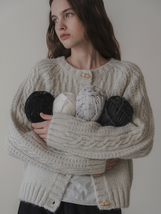 Duffle cable cardigan (snow)