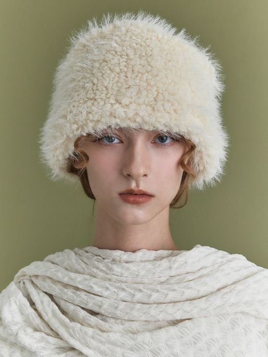 MEATEL HAT IN CREAM WING