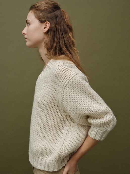 Wide v-neck sweater (Ivory)