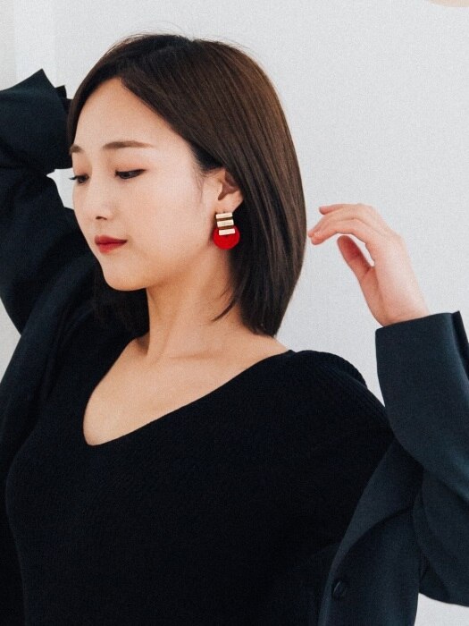 Flat and Curved knit earring (Red)