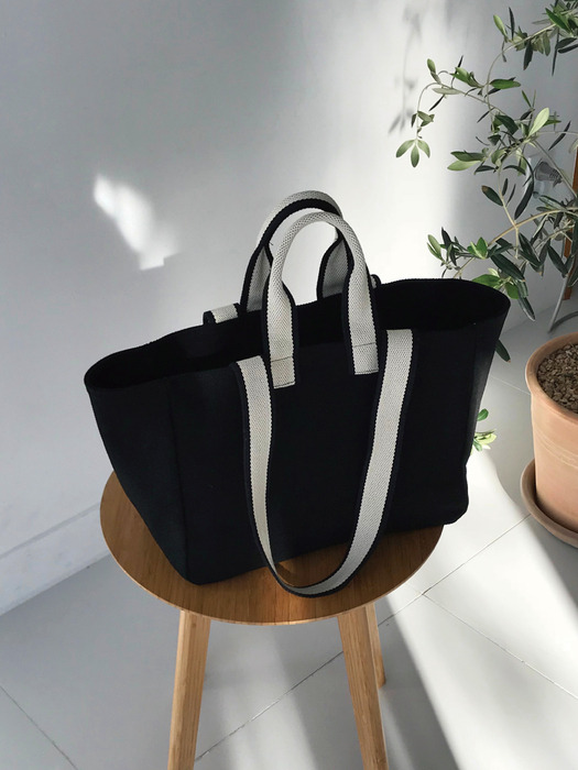 Two-tone strap bag (black)