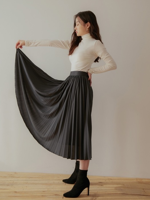 LUSTER PLEATS SKIRT CHARCOAL