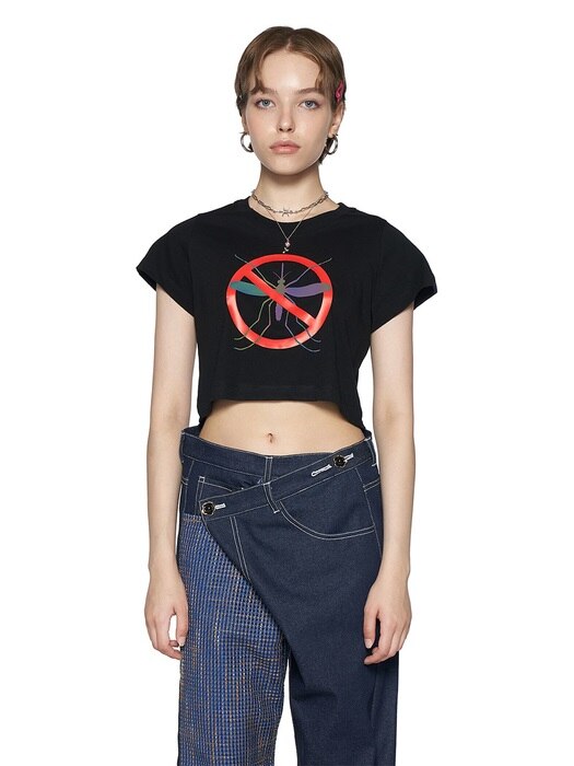 BLACK REFLECTIVE MOSQUITO PRINT CROPPED T-SHIRT 